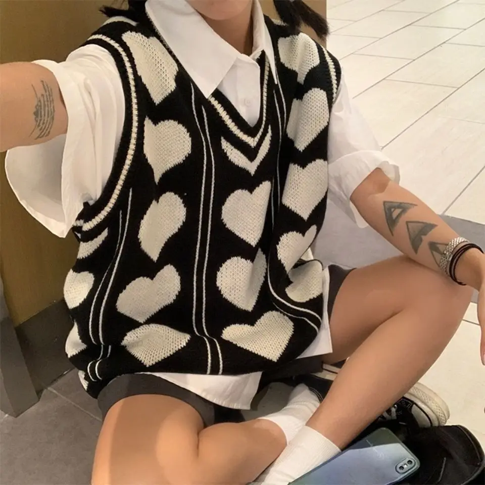 

Korean Vintage Sweater Vest Loose V-neck Knit Pullover Y2k Oversized Tank Top Love Print Waistcoat Sweater Fall Fashion Cardigan