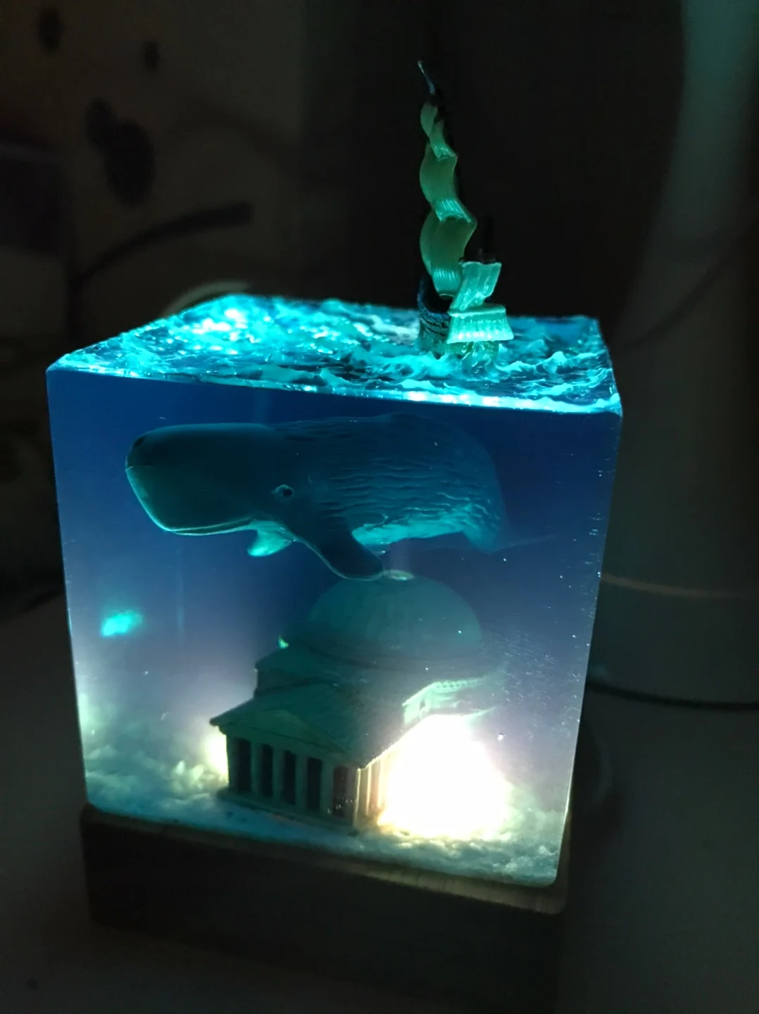 [TML] Handicraft marine ornaments sea ship whale fish tank night light Resin crystal car ornament home desk Decoration model | Игрушки и