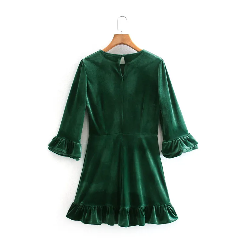 Женское бархатное мини-платье с рукавами-фонариками и оборками