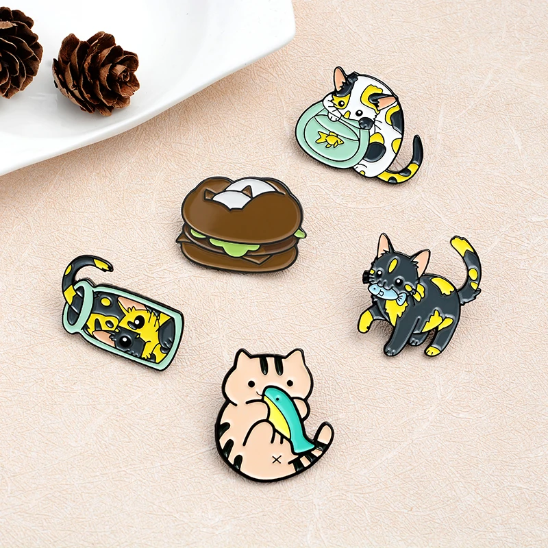 Cat that loves fish Enamel Lapel Pins Cute Cartoon Animals Brooches Badges Backpack Gifts for Friends Wholesale Jewelry | Украшения и