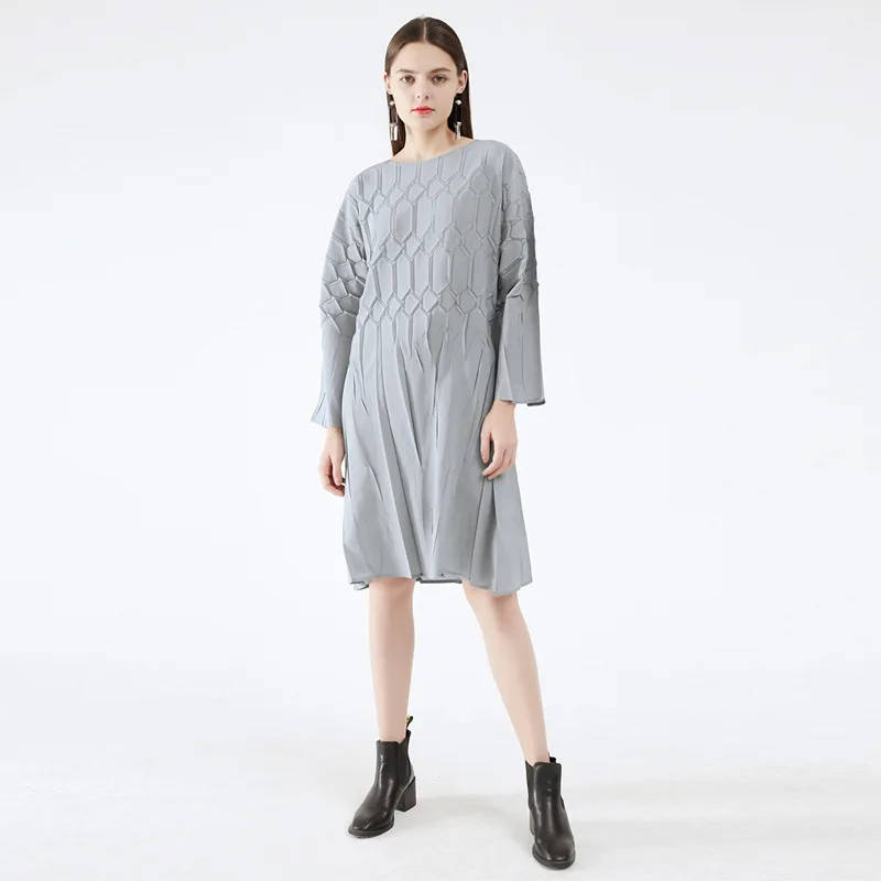 

Women Pleated Silver Grey Dresses Luxury Office Lady Casual Plus Size Elastic Slim Bohemian Elegant Robe Sexy Bodycon Cloth