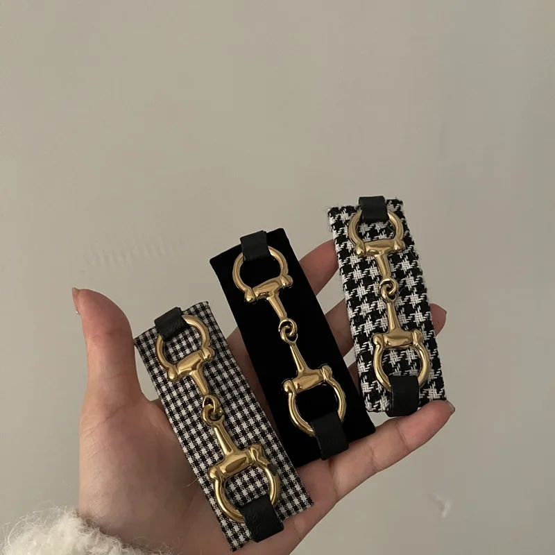 АОМУ Корея Ретро Металлическая Пряжка Черно-белая Бархатная Клетчатая Заколка на Ободке для Девочки Аксессуары для Волос с Темпераментом.