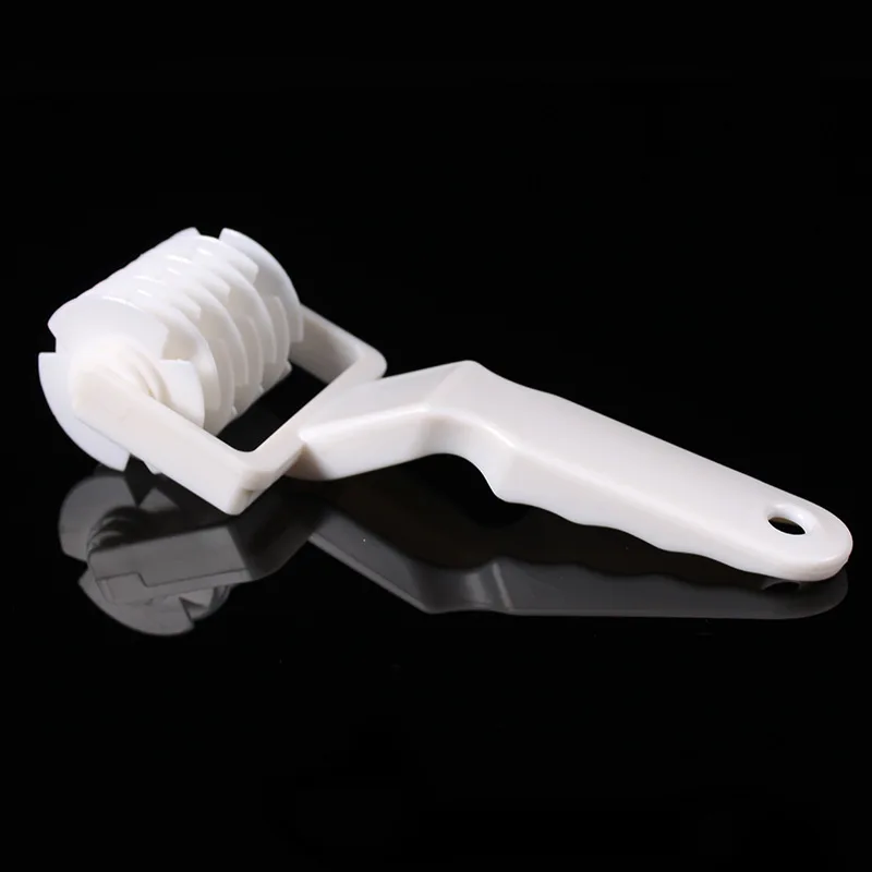 

1PC High Quality Pie Pizza Cutter Pastry Bakeware Embossing Dough Roller Lattice Roller Cutter Cake Tools Plastic Baking Tool