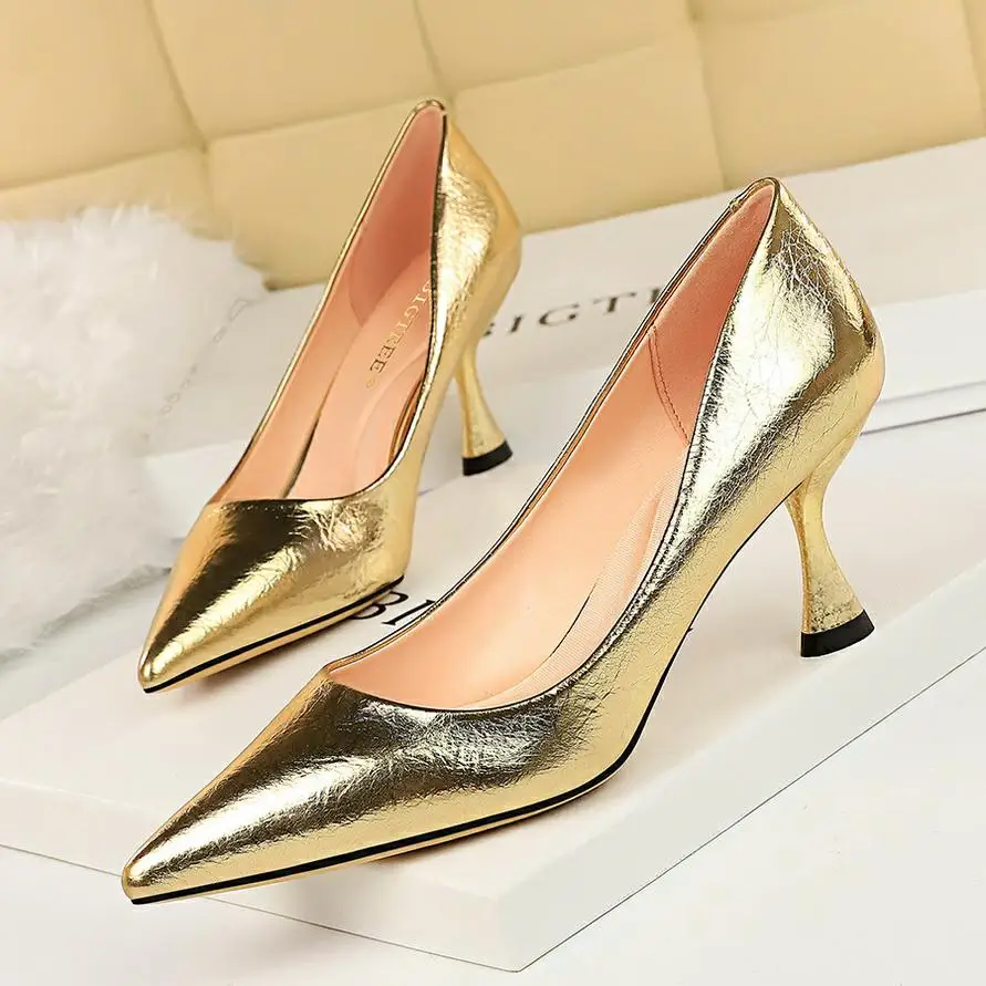 Золотой New Women Pumps High Thin Heel Metal Pointed Toe Shallow Sexy Ladies Bridal Wedding Women Shoes Gold High Heel Female Pumps - Цвет: Золотой