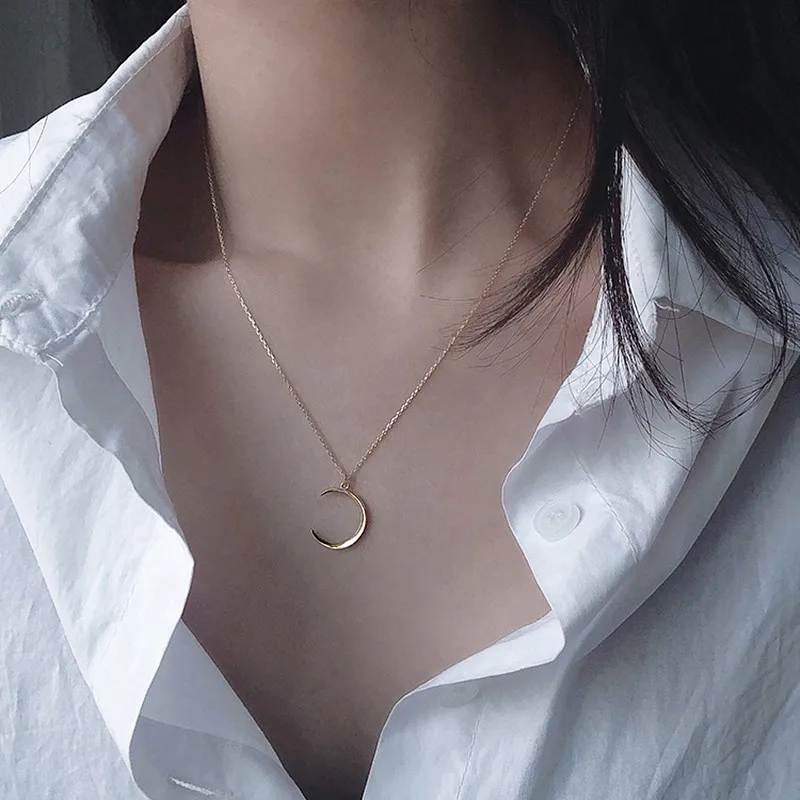 

2021 New Style Alloy Light Panel Moon Necklace For Women Fashion Jewellery Collier Femme Golden Silver Party Birthday Present