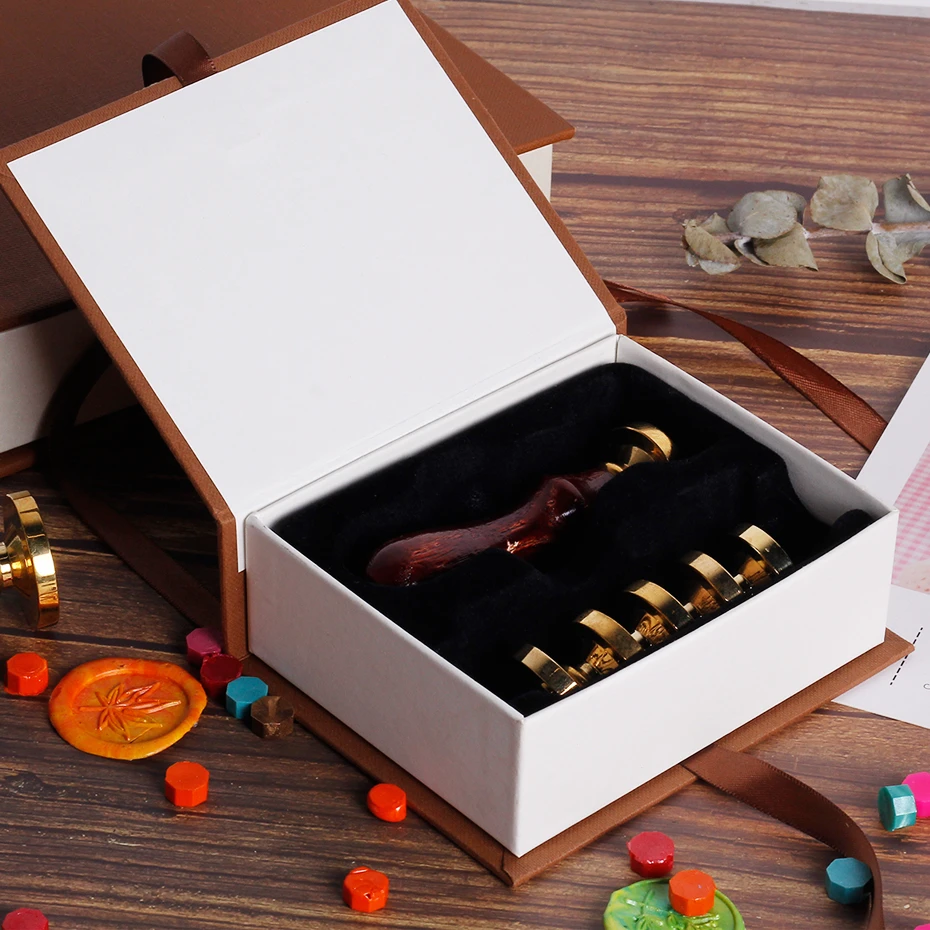 

Набор штампов для восковых печатей, 6 шт., латунные головки, деревянные ручки для запечатывания пригласительных открыток, конвертов