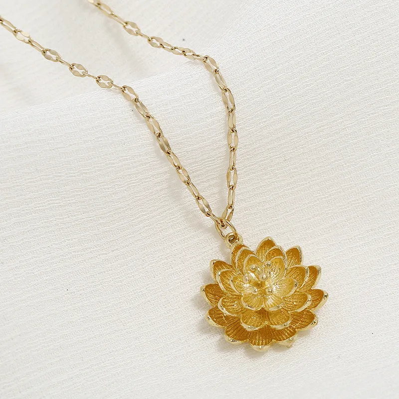 

Vintage Copper Delicate Gold Rose Flower Pendant Necklace For Women Party Prom Delicate Personality Necklace Jewelry