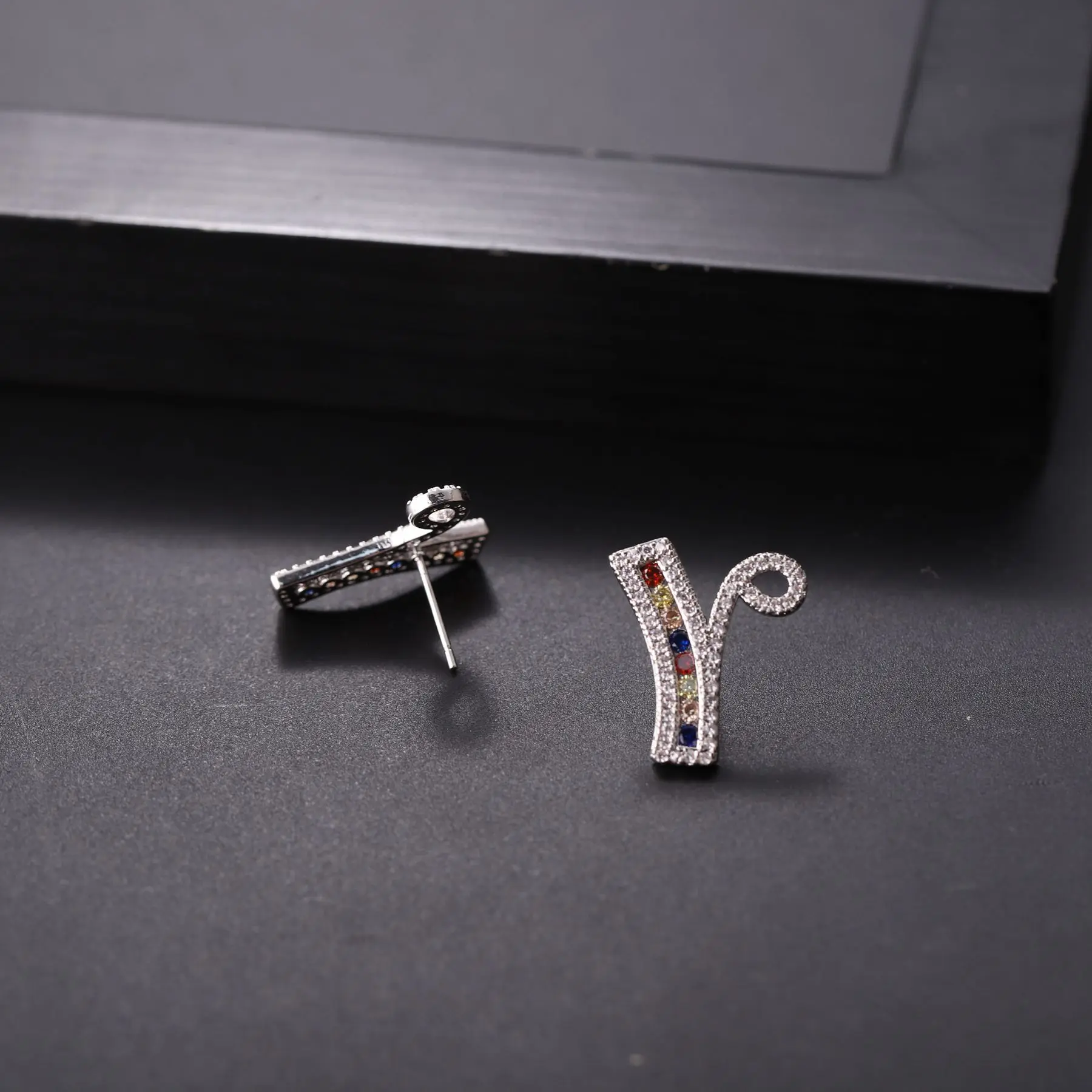 1Pairs 26 Letter A-Z Stud Earrings Alphabet Copper Zircon Letters Diamond Pendant Initial Earring Rhinestone Letter Earrimg Gift