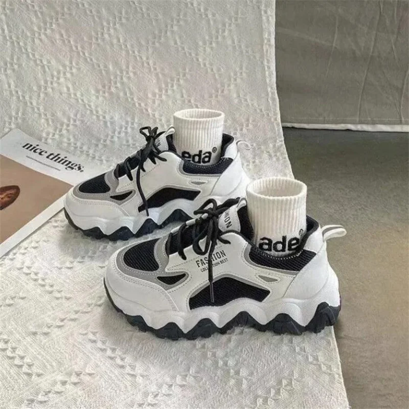 Женские кроссовки из ПУ кожи розовые на плоской вулканизированной подошве