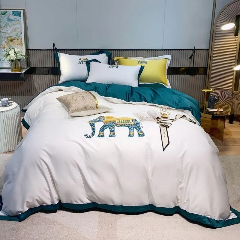 

Комплект постельного белья с изображением слона, 4 шт.