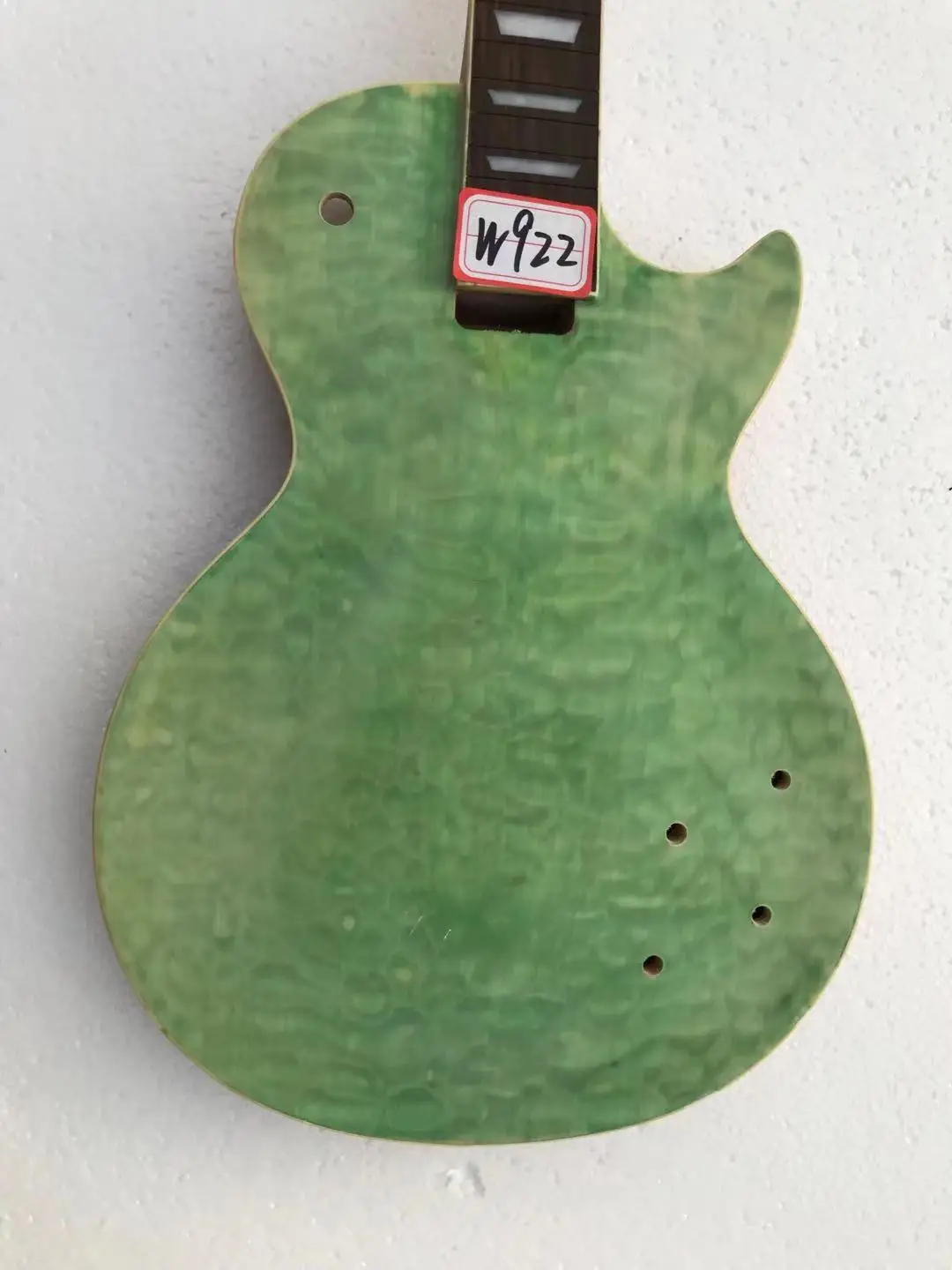 Профессиональная электрогитара сделай сам (не новая) без металлических