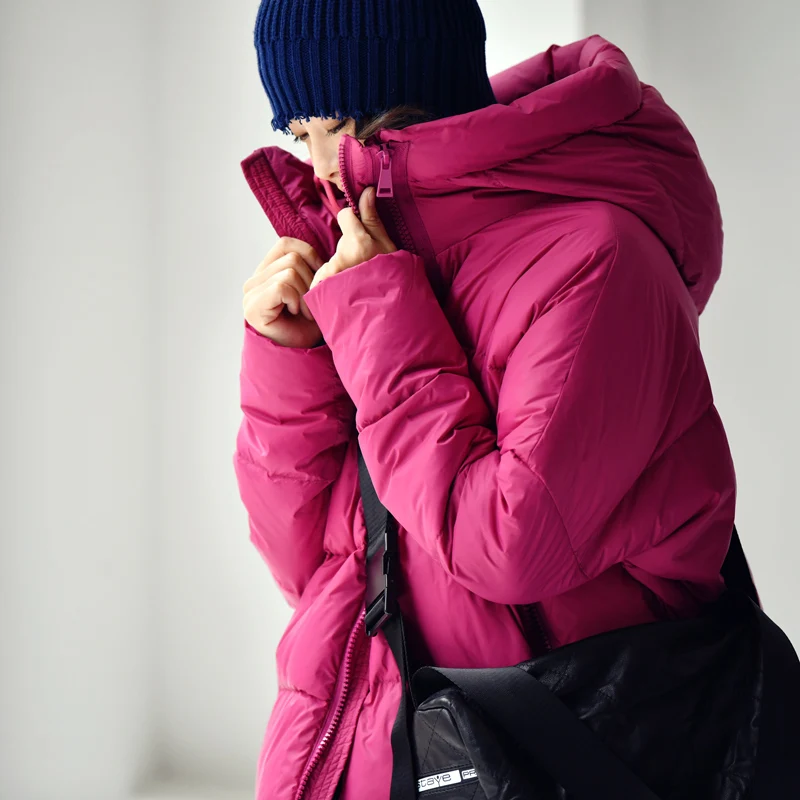 

MICOCO Y1021C Корейская версия личности дизайн на молнии свободный рукав летучая мышь светильник Кая короткая пуховая куртка с капюшоном для жен...