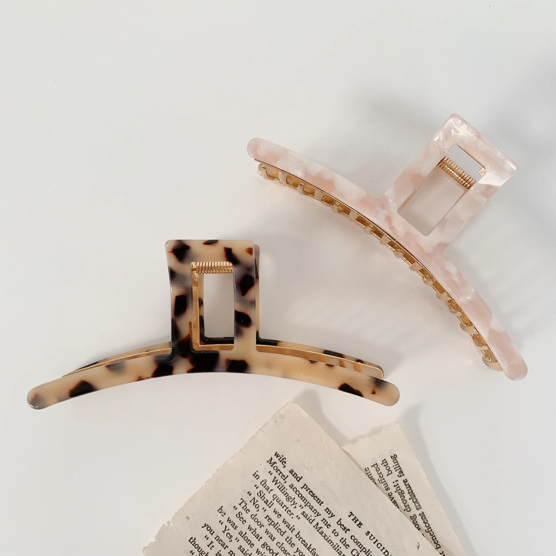 

Women Korea Acetic Acid Alloy Hair Claw Lad Vintage Back Head Shark Clip