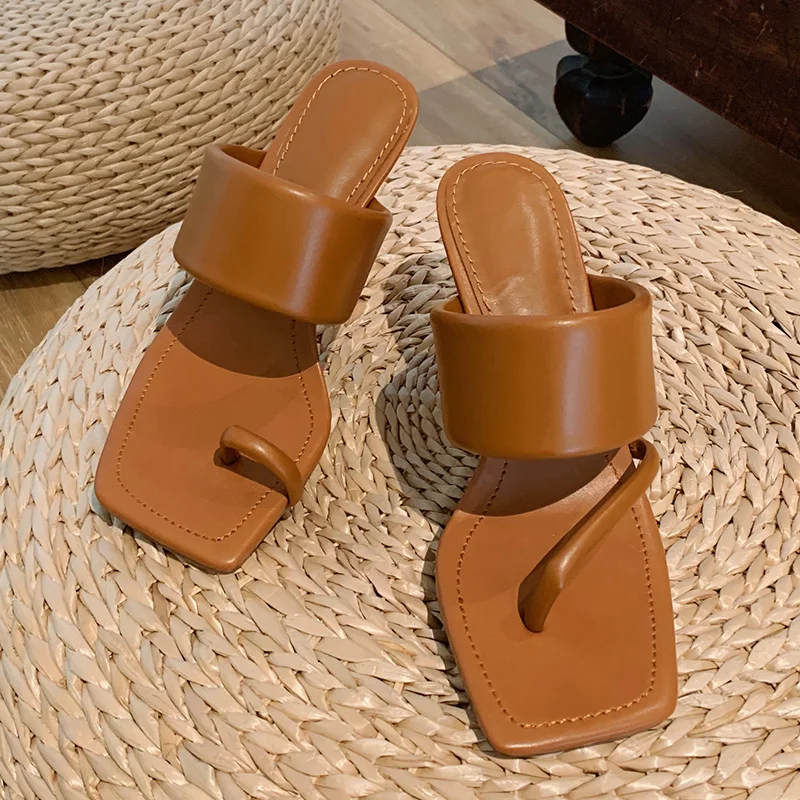 Шлепанцы женские на тонком высоком каблуке сандалии-лодочки пикантные сланцы