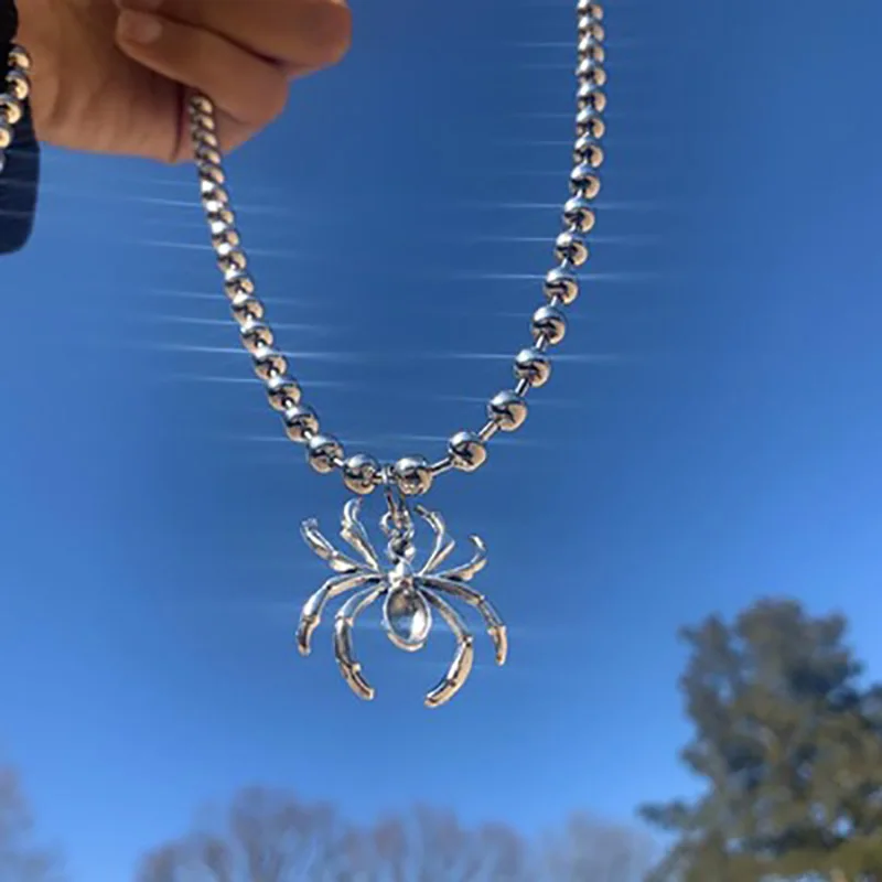 

Hiphop Punk Metal Skull Hand Spider Pendant Necklaces for Men Women Fashion Neck Chains Jewelry Rock Party Skeleton Chokers New