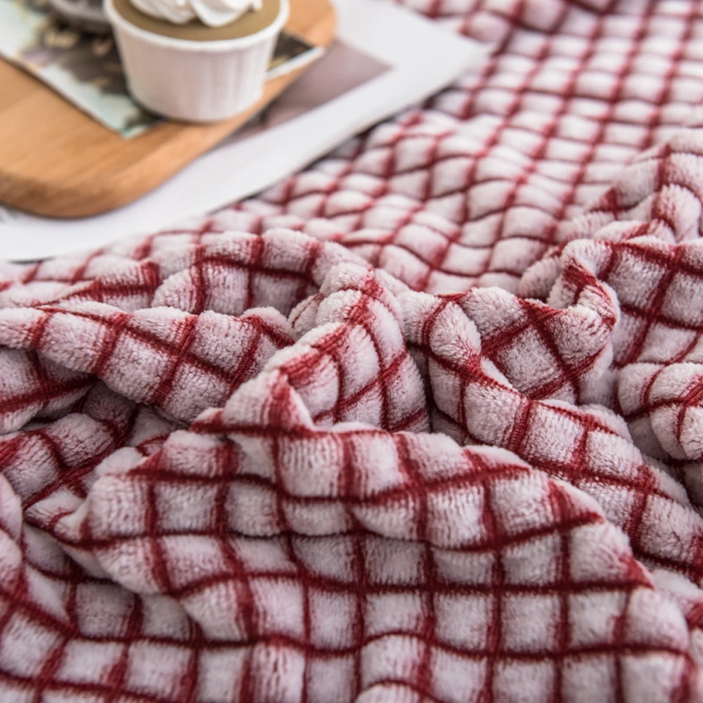 

Winter Machine Washable Super Warm LightweightCoral Fleece Thicken Blanket for Bed Suitable For King Size