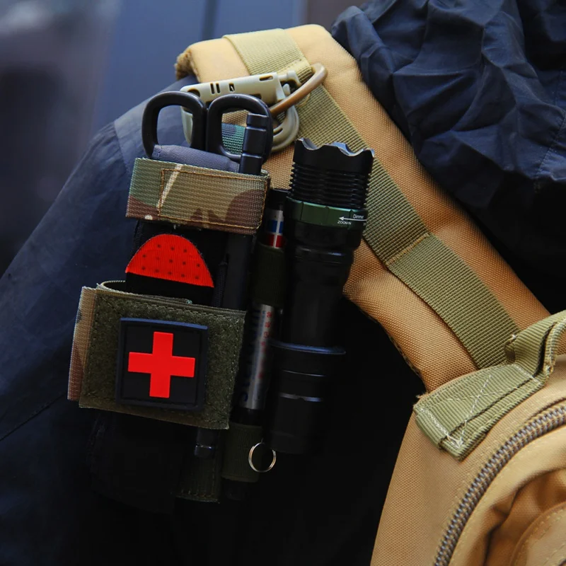 

Outdoor Portable First Aid Buckle One Hand Emergency Tourniquet Bandage Hiking Flashlight Bandage