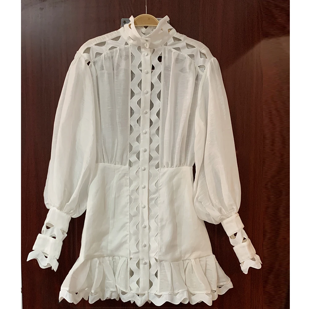 Винтажное белое платье в стиле корта с вышитыми волнами и рукавами-фонариками |