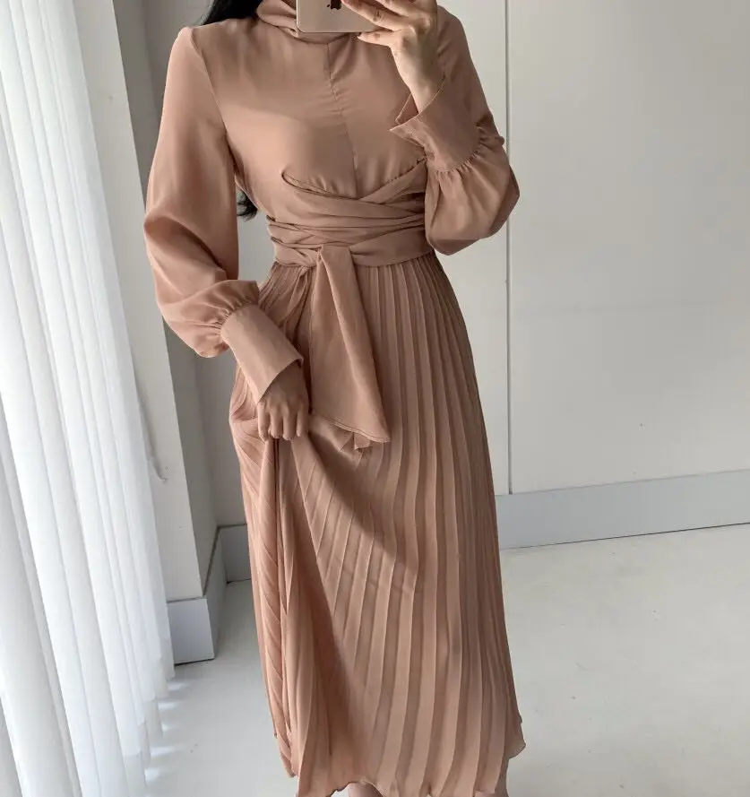 

Chic and elegant temperament high collar design pleated long dress