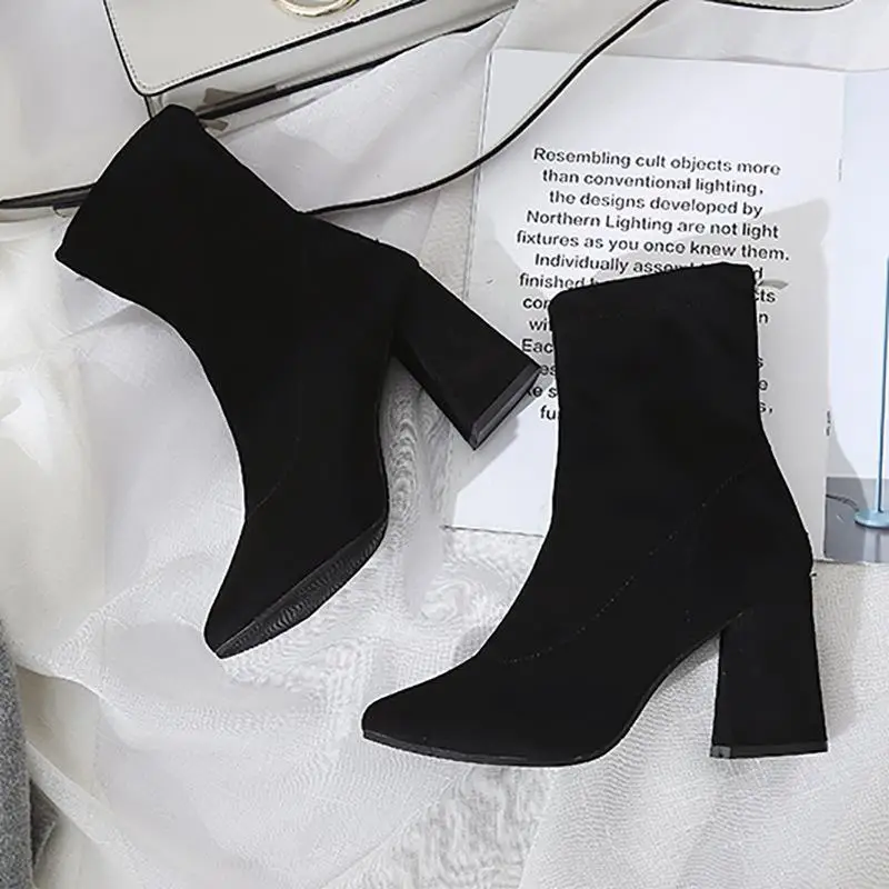 

Black women's boots 2018 autumn and winter new fashion wild point pointed thick strap zipper women's boots