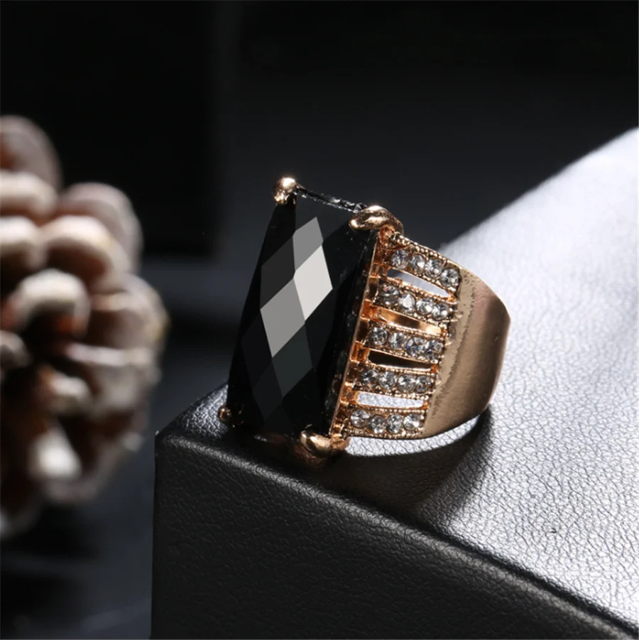 

Hot Black Stone Fashion Ring For Women Dubai Gold Mosaic White Crystal Engagement Ring Vintage Jewelry Drop Shipping