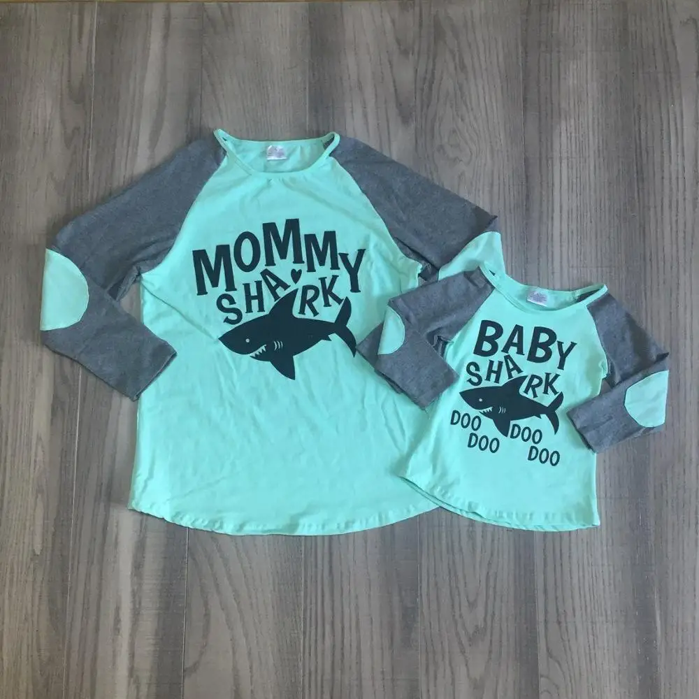 Одежда для мамы и дочки топ с принтом акулы Детская осенняя одежда Детские