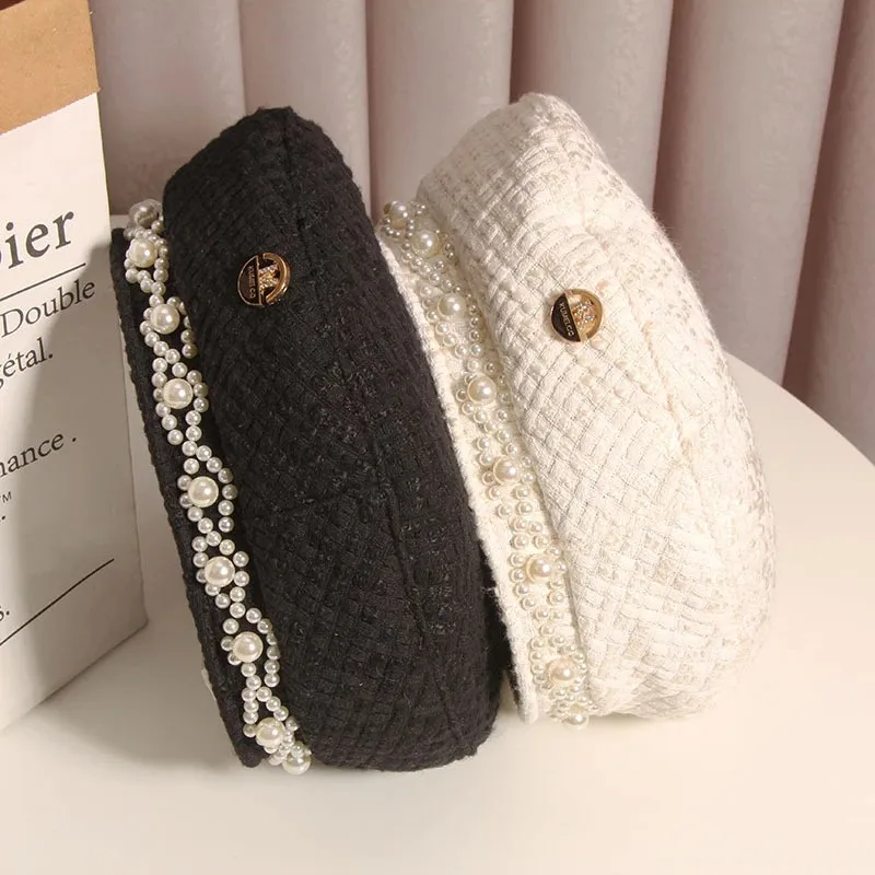 

Hat Imitation Pearl Autumn and Winter Woman Retro Berets Simple and Fashionable All-Match Temperament Hat New Simplicity Gift