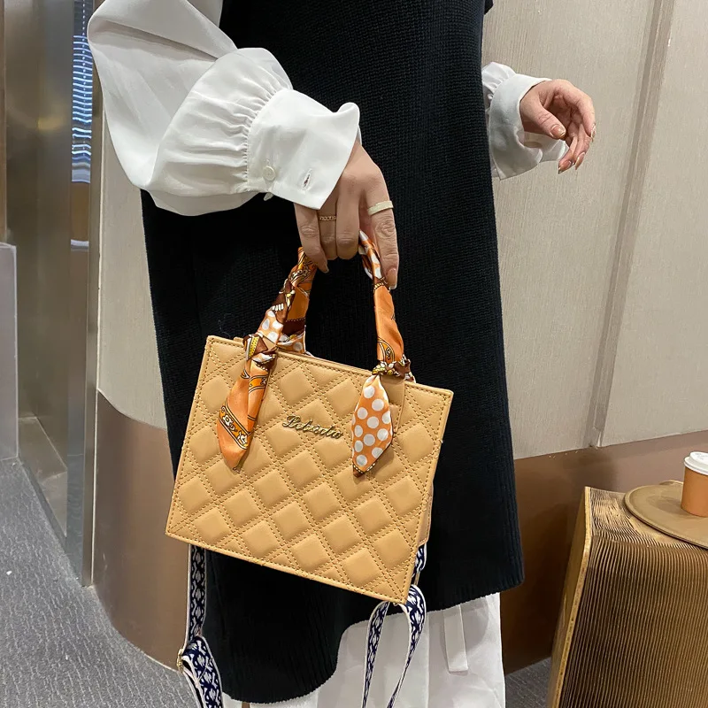 

Fashion Embroidery Thread Ladies Small Bag Fashion Match Shoulder Messenger Bag Silk Scarf Portable Small Square Bags Women Bags