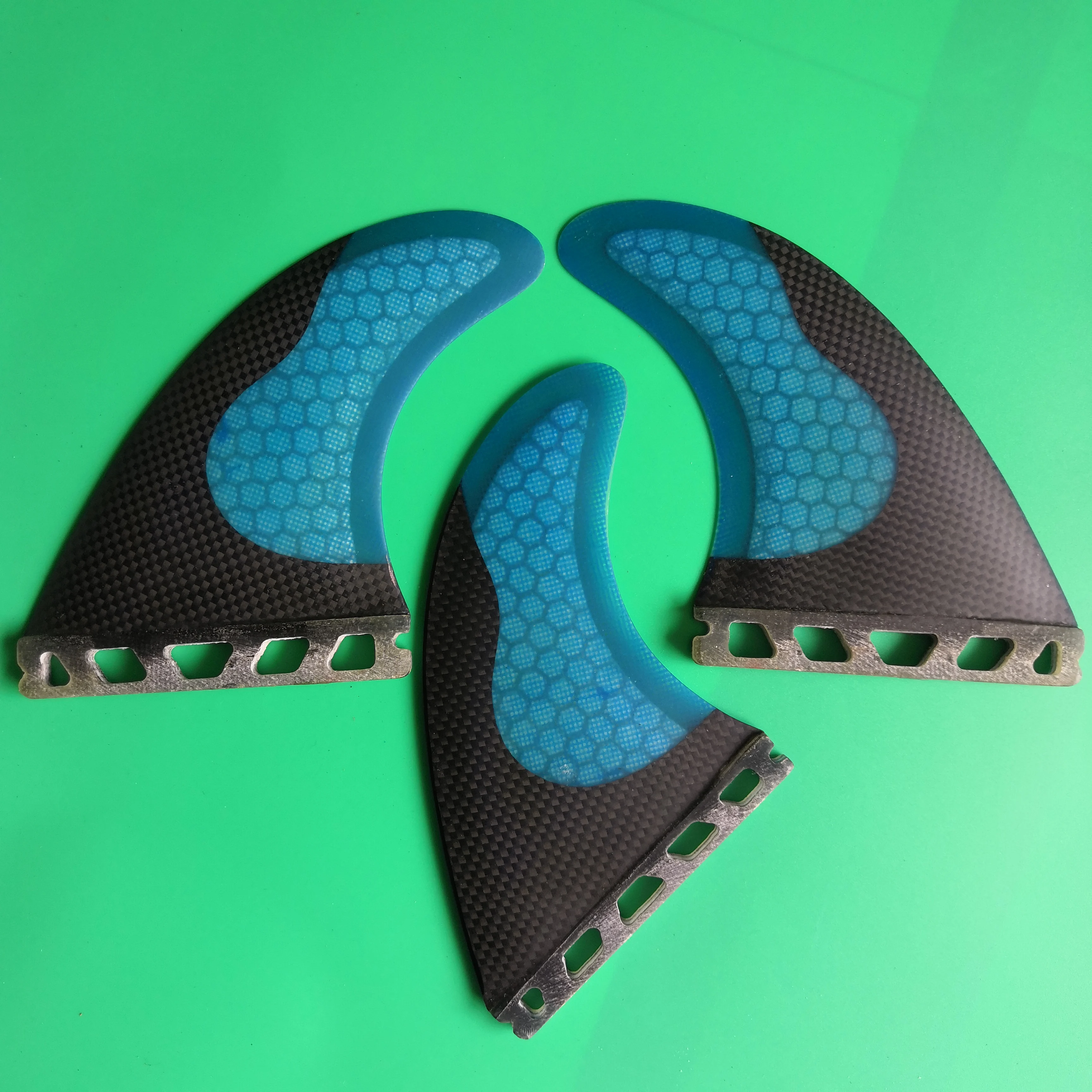 

Blue future half carbon fiber surfboard fins M size future surf fins honeycomb glass fiber fin