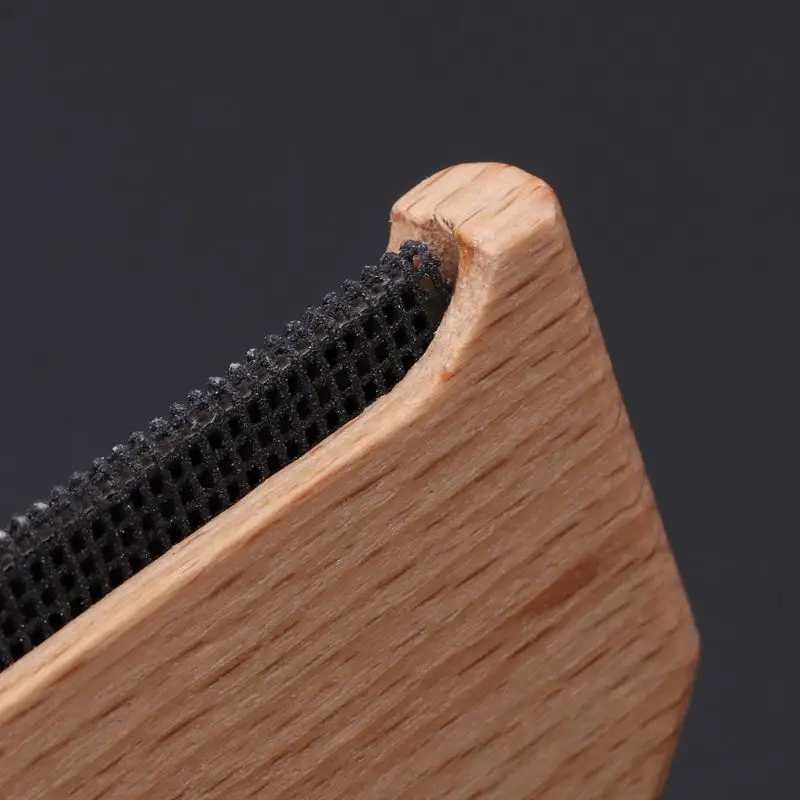 

34YF Wooden Fabric Cashmere Sweater Lint Remover Trimmer Shaver Manual Portable Comb Clothing Care