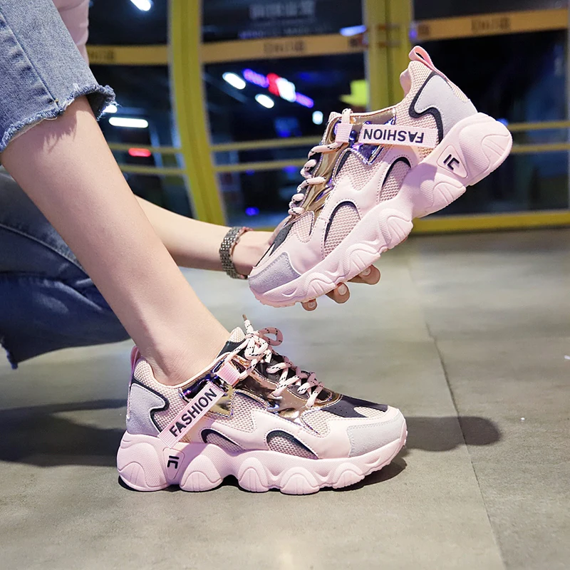 

Светоотражающие кроссовки Для женщин; Прямая поставка; Толстая подошва папа обувь толстая подошва круглый носок дышащая женская обувь для ...