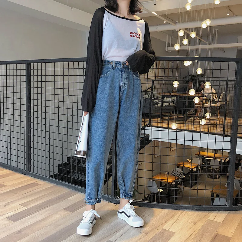

2020 women's spring nine-point jeans female retro BF wind loose harem pants female high waist was thin student pants