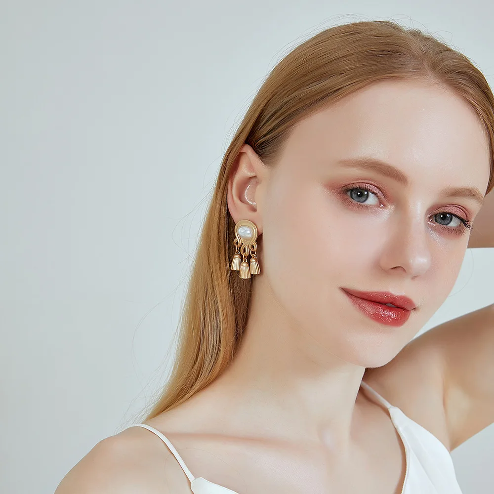 

2020 New vintage Women Earring Retro Metal Tassels Drop Earrings for Women Bijoux Korea Style boucle Girl Gift Jewelry Wholesale