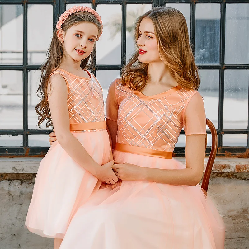 

Skyyue Mother-child Prom Dress FB141 Orange Crepe A-Line Banquet Dresses V-Neck Knee-Length Vestido De Gala For Mom And Daughter