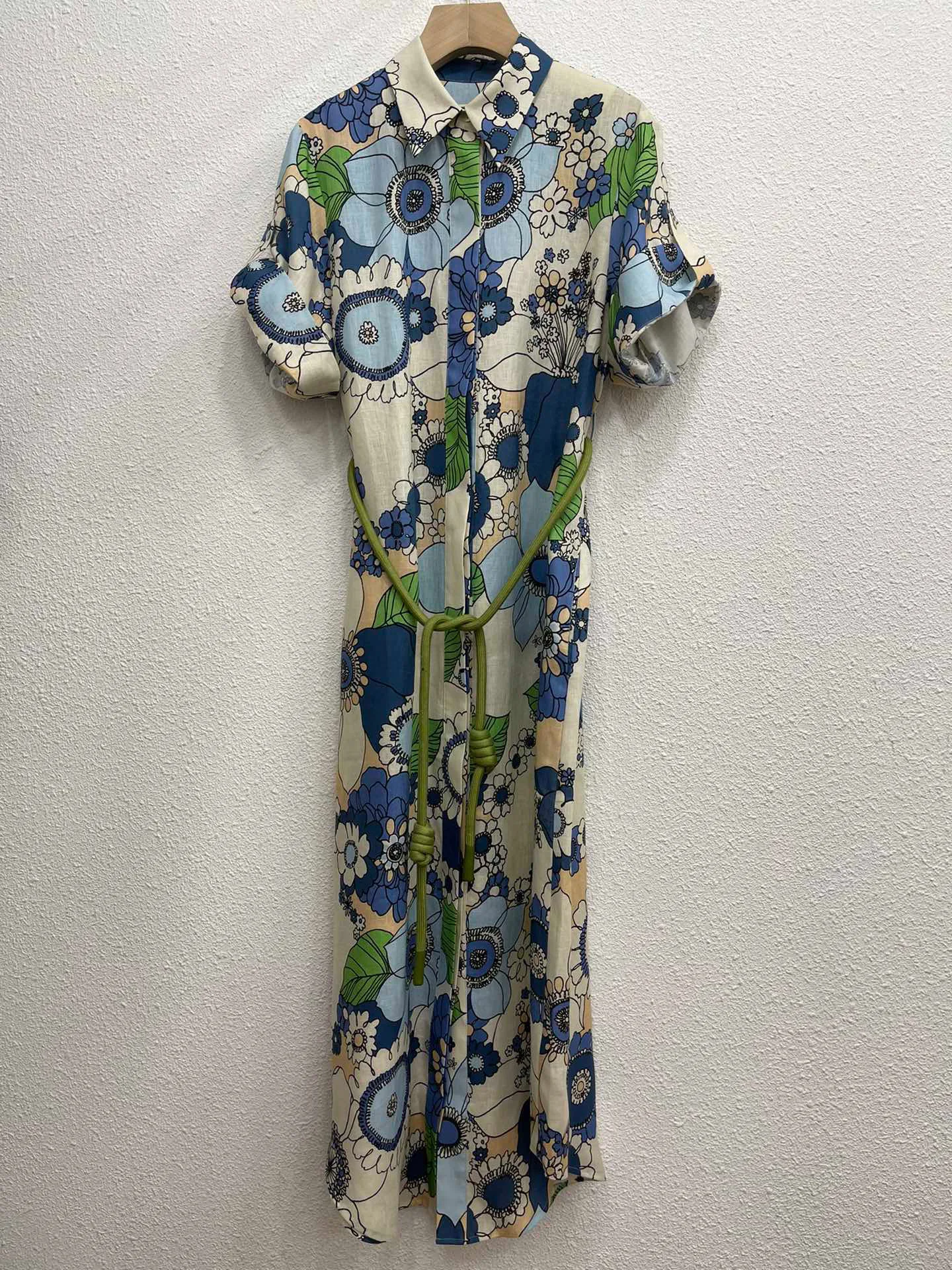 

Рубашка женская льняная с отложным воротником и принтом