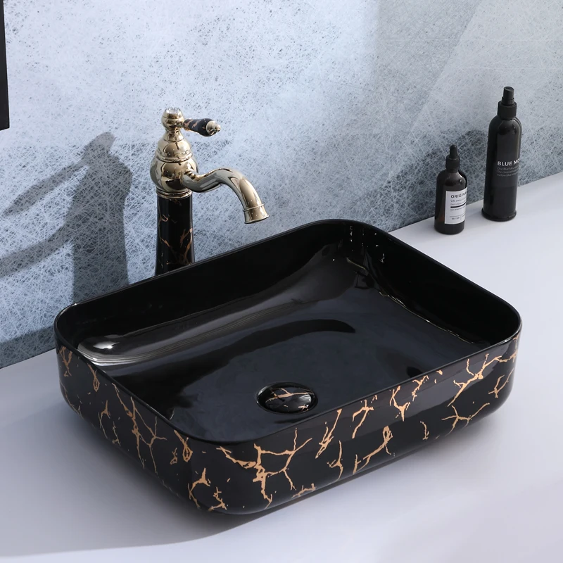 Керамическая раковина черного и золотого цвета прямоугольная для умывальника