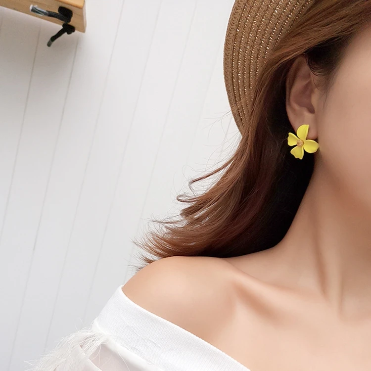 2019 новые корейские сережки с зеленым цветком желтые серьги гвоздики для женщин