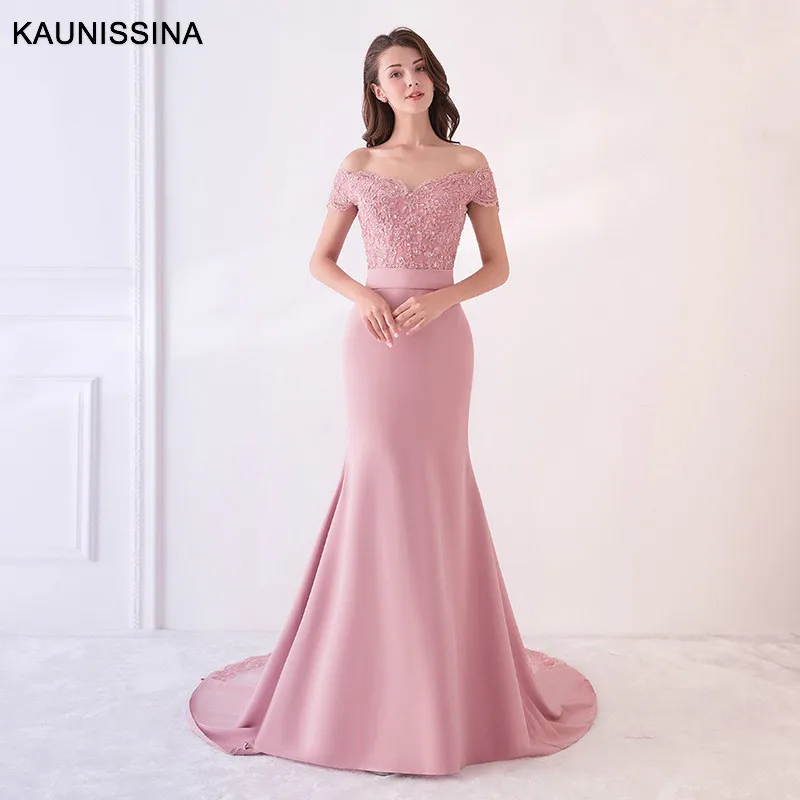 

Женское вечернее платье с юбкой годе, коротким рукавом и шлейфом