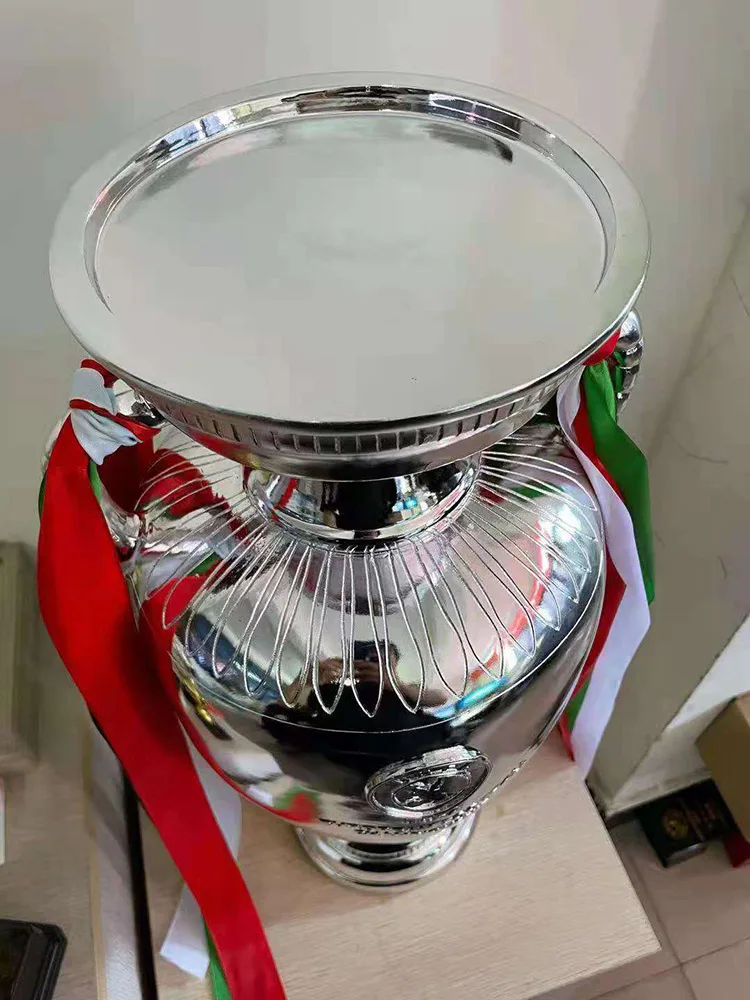 

2020 European Cup Trophy Replica Delaunay Cup Trophies Souvenirs Italy Champion Award Cups Souvenirs Red, Green and White Ribbon