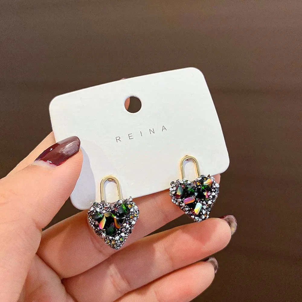 

Stud Earrings Classic Fashion Black Crystal Heart-shaped Female Exquisite Temperament Elegant Accessories Anniversary Gift