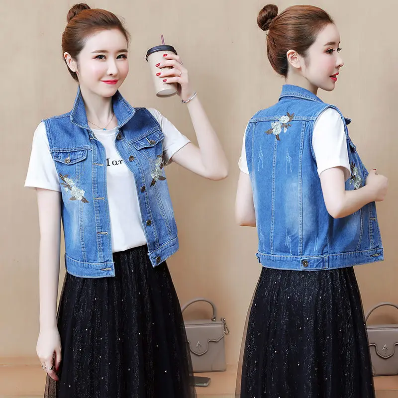 Короткий джинсовый жилет с вышивкой новинка весны 2020 Женская приталенная куртка