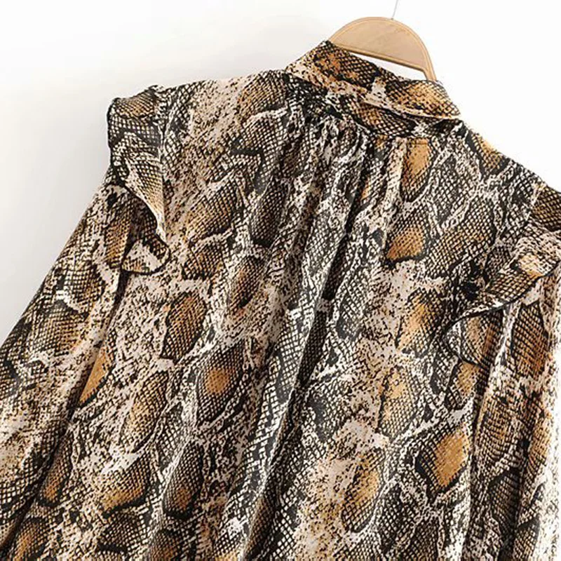 

2021 European and American New Spring Snake Print Chiffon Long-sleeved Shirt Lace Bow Decoration Top