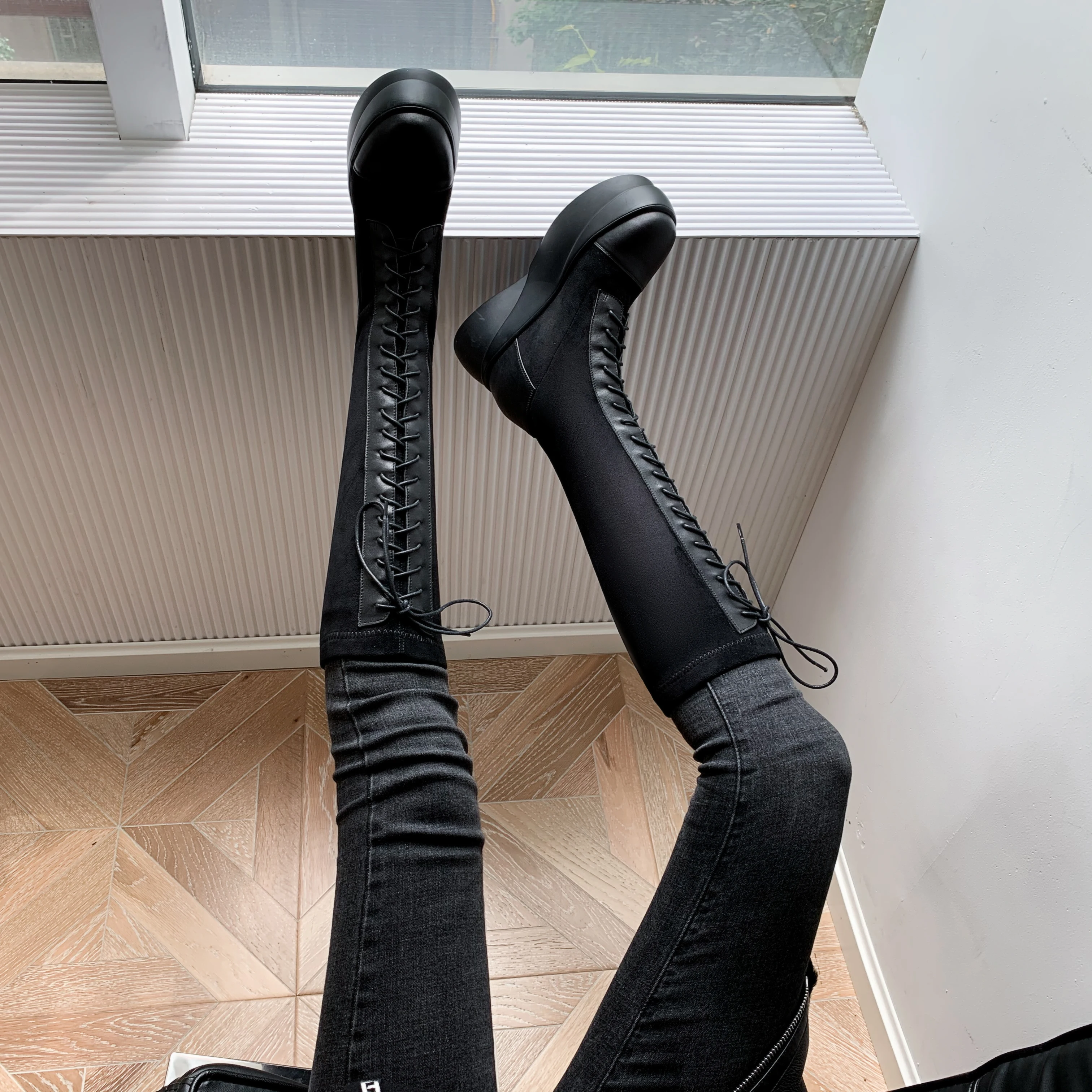 Beli Dovereiss Fashion Wanita Sepatu Musim Dingin Baru Seksi Suede Anggun, Round Toe, Cross Diikat Tahan Air Flat Sepatu Bot Setinggi Lutut Concise34-40