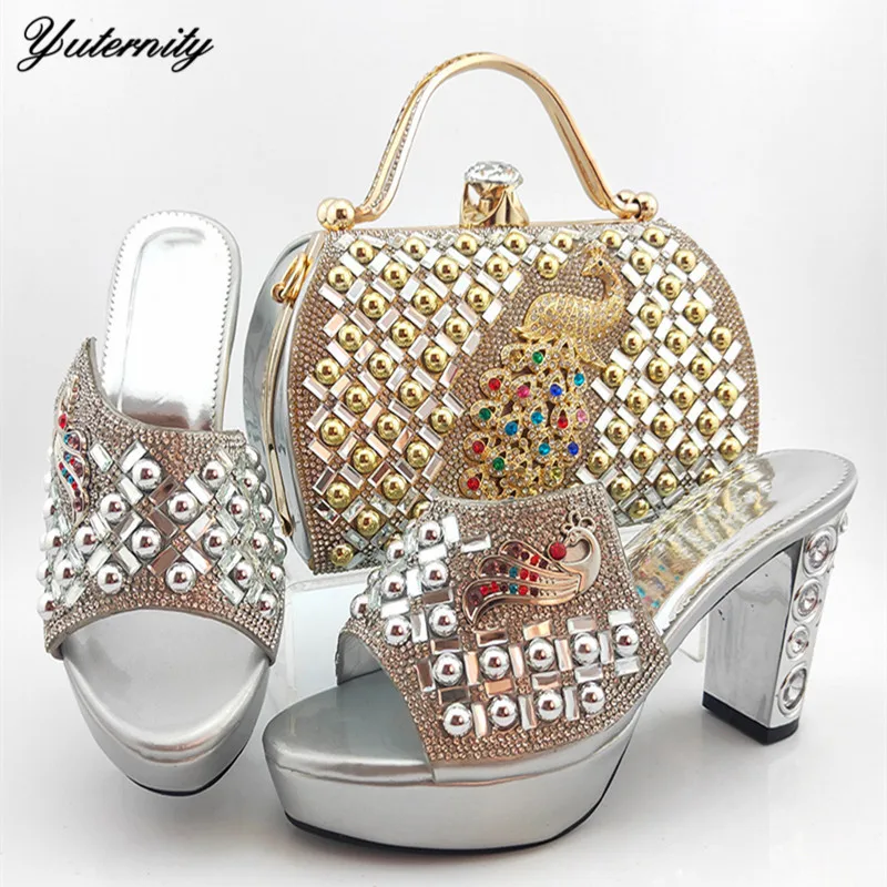 Комплект из туфель и сумочки в африканском стиле со стразами форме павлина