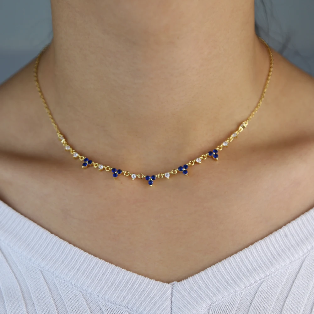 Женское короткое колье с мелким клевером красное синее зеленое белое ожерелье