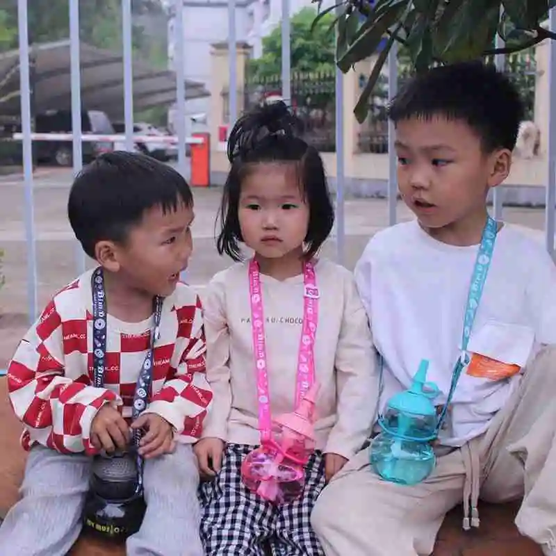 

500ML Plastic Cute Water Bottles Gourd Shape For Children Drinking Students Kettle Portable Straps Straw Cucurbit Kids with Y0N1