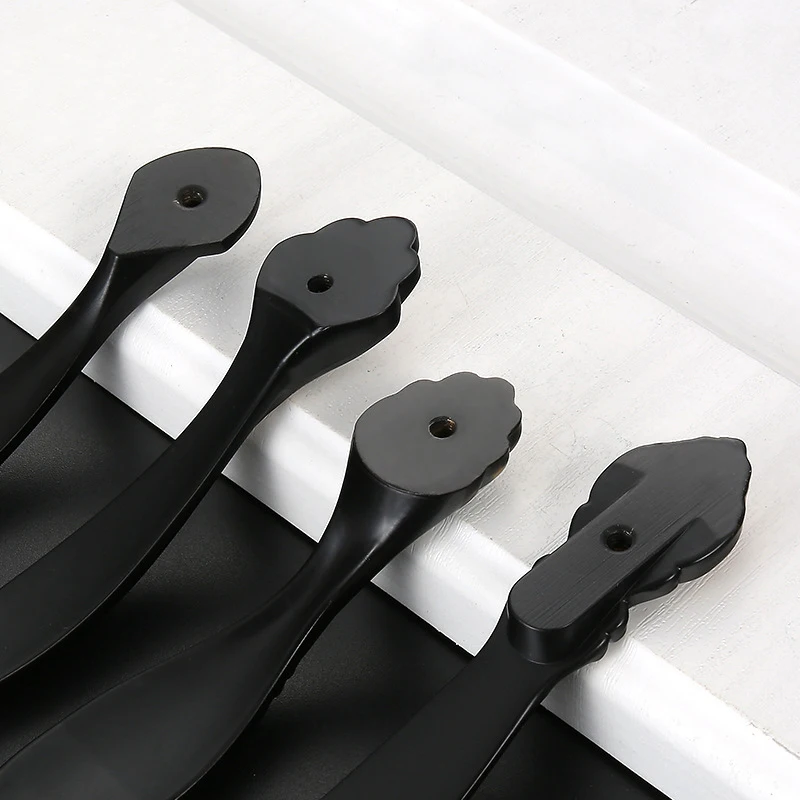 Черная фурнитура для шкафа ручки из твердой латуни кухонного винные кнопки