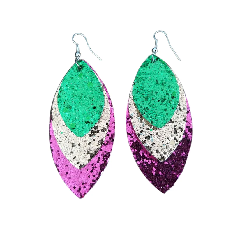 В наличии сверкающие трехслойные серьги в виде листьев из искусственной кожи