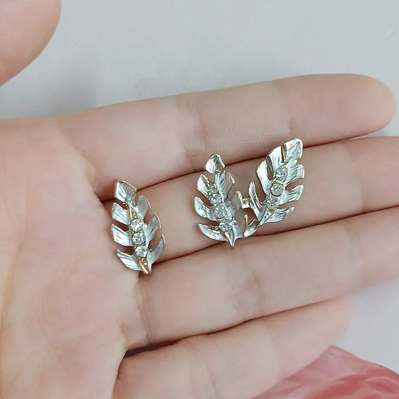 

20pcs/lot Fashion Gold Color Leaf Hollow Leaves Charms Pendant For Necklace wedding Jewelry brooch Accessories