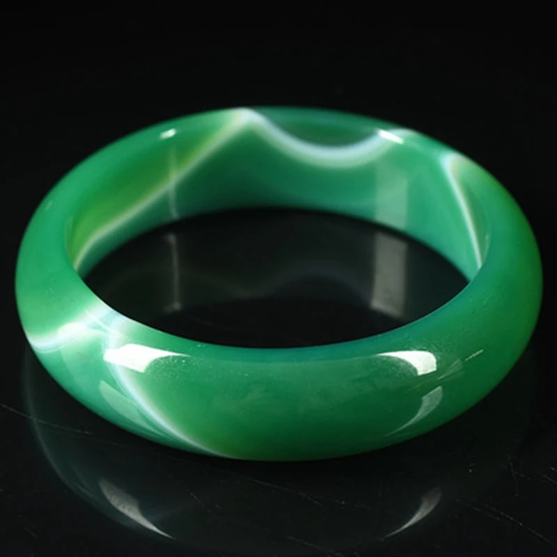 

Women's Natural Jade Bracelet Features Natural Entangled Agate Bracelet With A Diameter Of 56-66